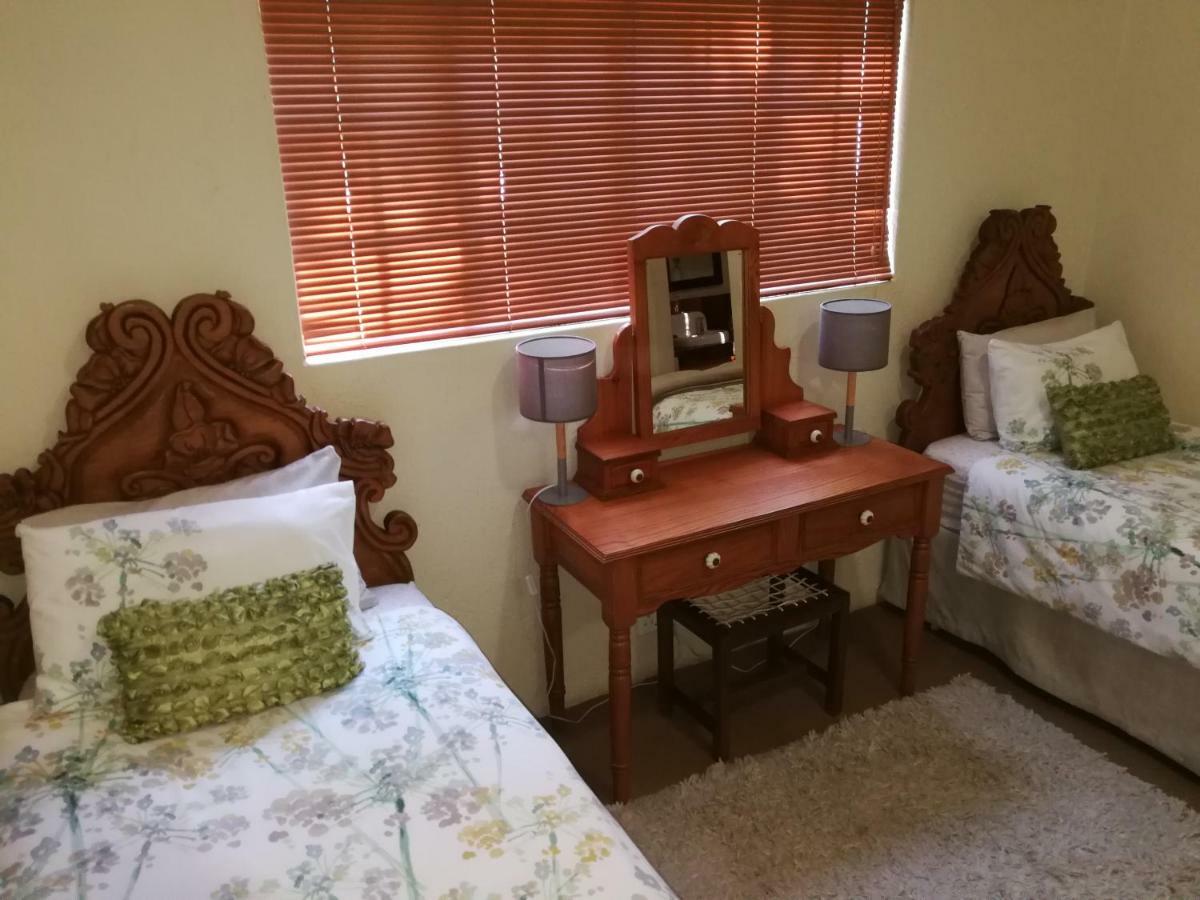 Macnut Bed And Breakfast Mbombela Екстер'єр фото